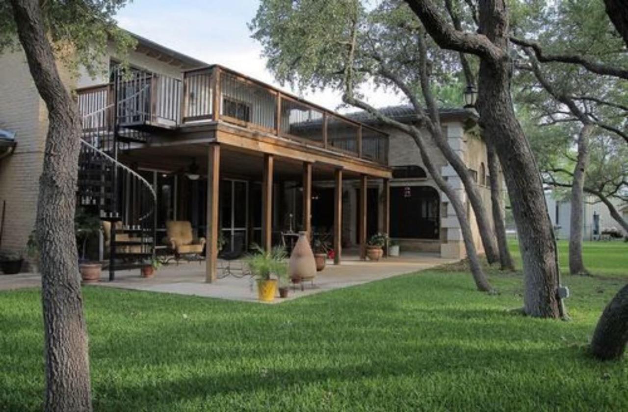 Live Oaks Bed And Breakfast Uvalde Eksteriør billede
