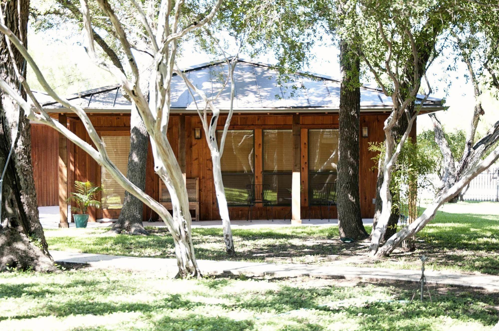 Live Oaks Bed And Breakfast Uvalde Eksteriør billede