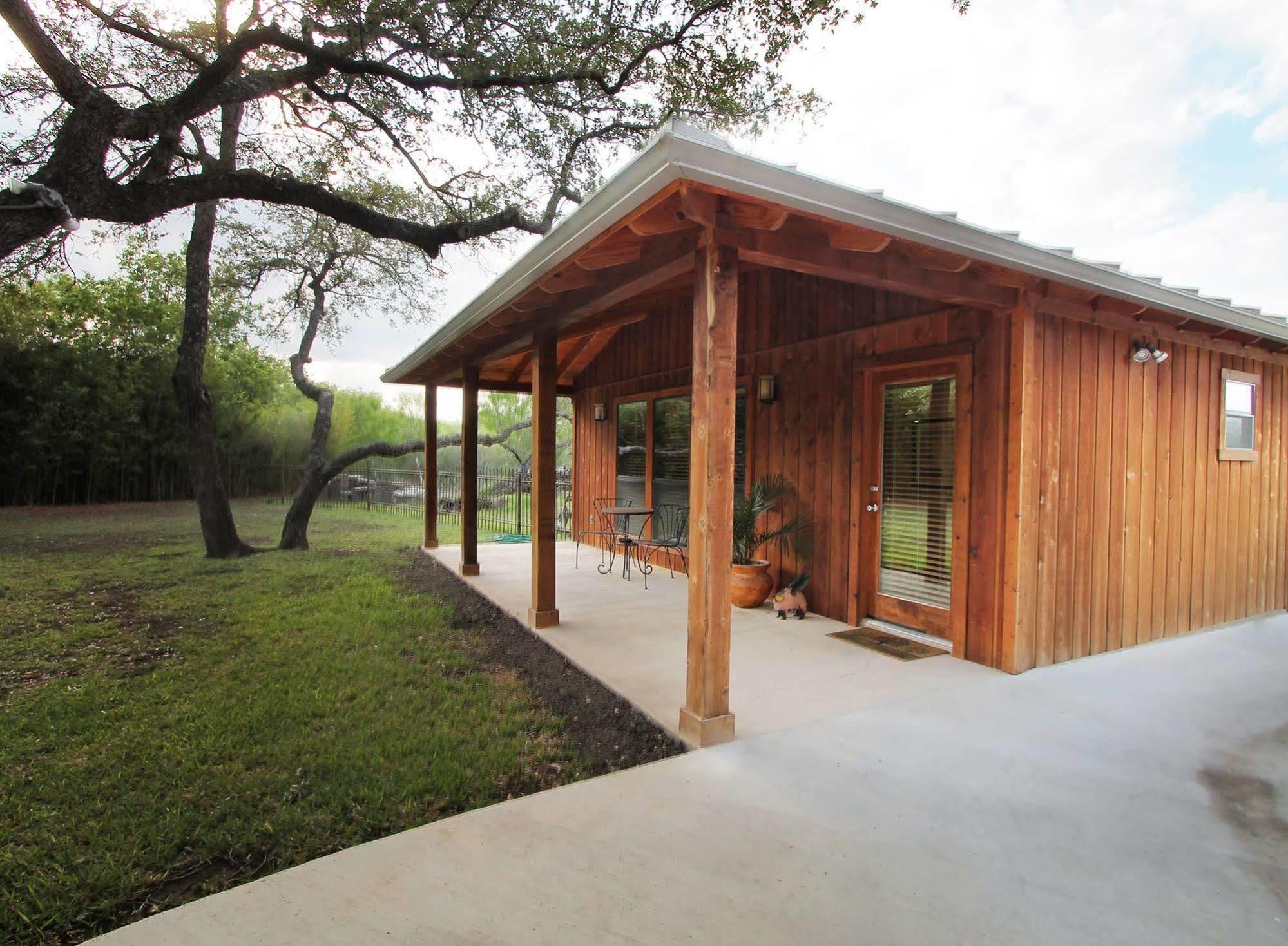 Live Oaks Bed And Breakfast Uvalde Eksteriør billede